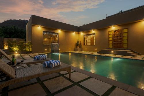 Bedla Villa | Claystone Retreat ,4BR near Old Shrinathji Temple, Udaipur