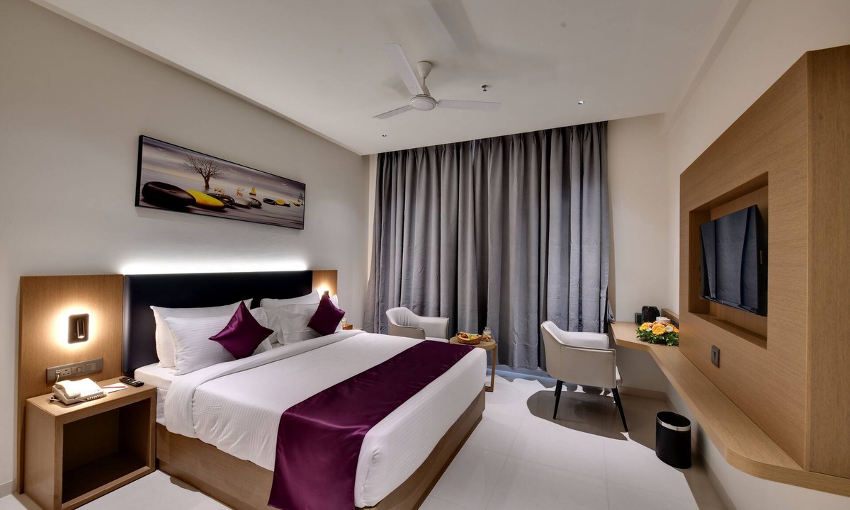 Shirur Hotel | Click Collection Shikrapur, Ranjangaon