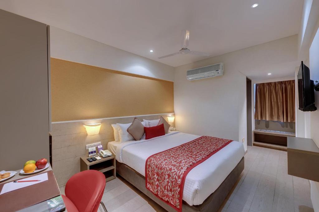 Sayajiganj Hotel | Click Hotel Vadodara 400 Mtr from Railway Station