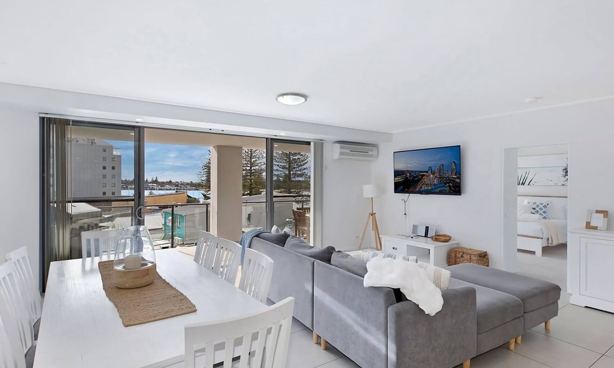 The Entrance Apartment | Coast Apartments 19 Roof Top Pool