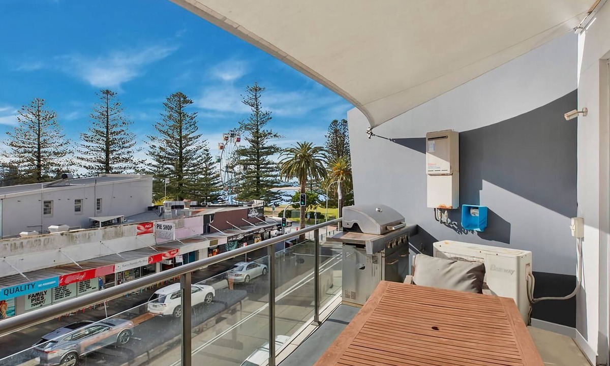 The Entrance Apartment | Coast Apartments 14, Apartment with 3 bedrooms and Roof top pool