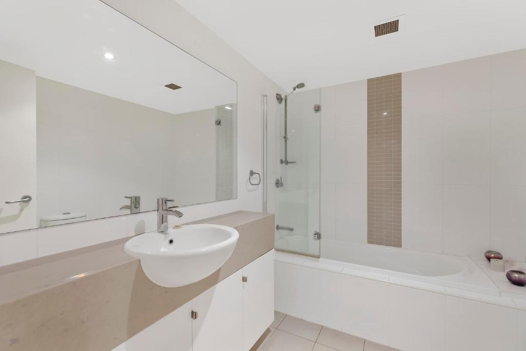 The Entrance Apartment | Coast Luxury Apartments 32