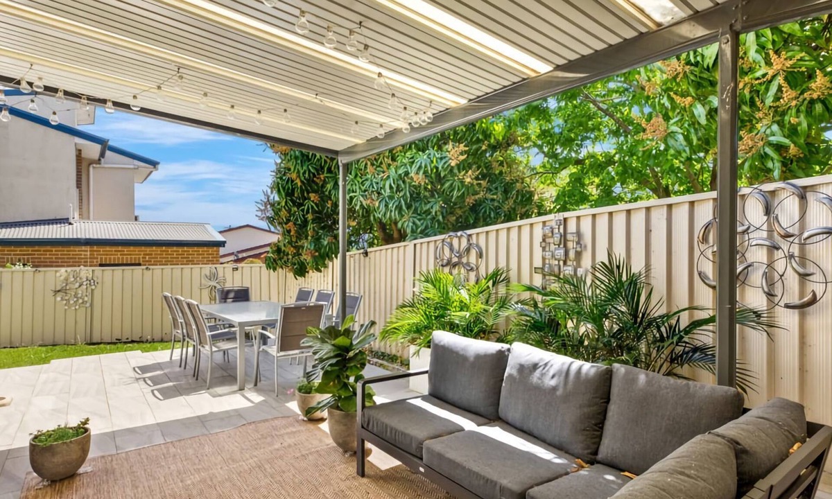 Long Jetty House | Coastal Comfort BBQ Yard Pet Friendly Stay