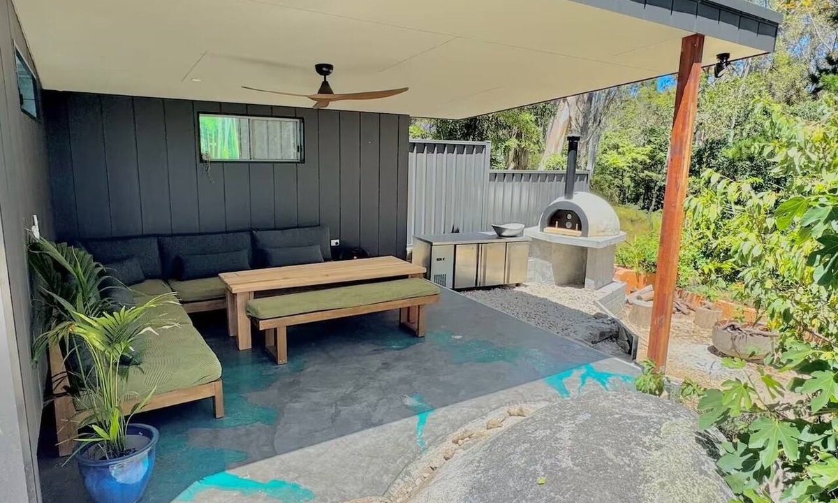 Moruya Heads House | Coastal garden escape Pizza oven Spa bath Pet friendly