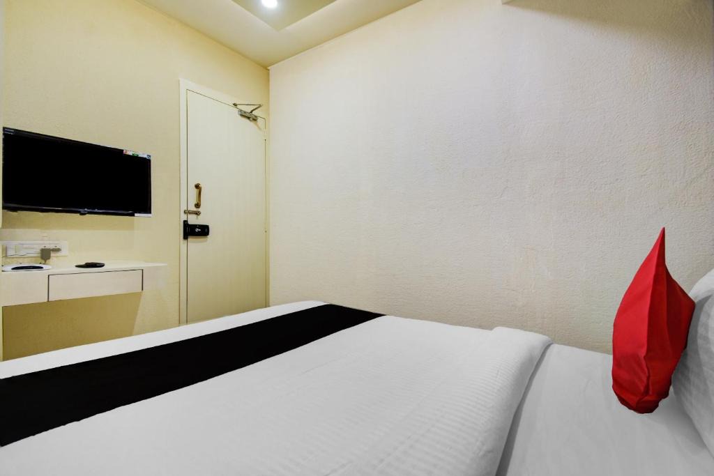 Kolkata Hotel | Collection O Snowfox