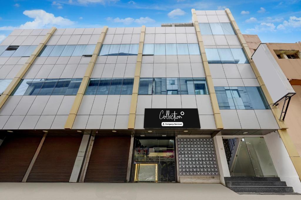 Vadapalani Hotel | Collection O Vadapalani Metro Station Formerly Pineapple Guest House