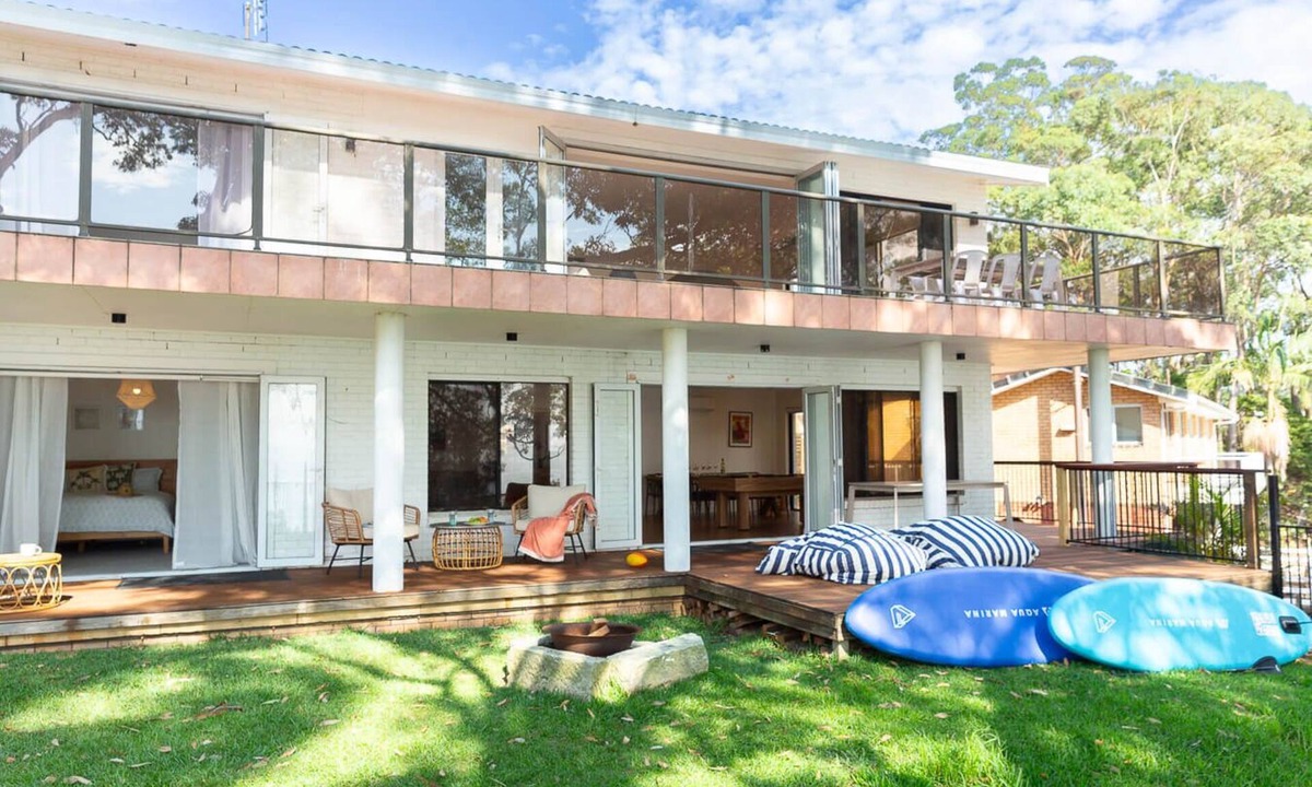 Vincentia House | Collingwood Villa, A large family beachfront escape -Dog friendly! Can sleep 18