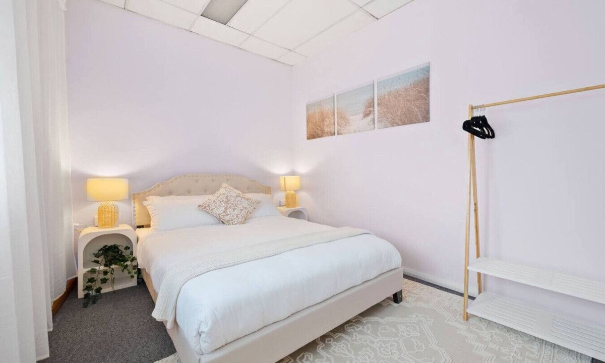 Marrickville Apartment | Cosy Marrickville Retreat | Queen bed, Food, Cafes, Restaurants