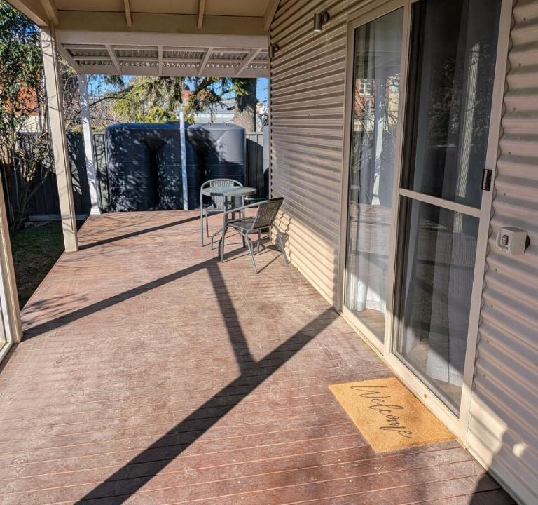 Blayney House | Country getaway in the heart of it all!