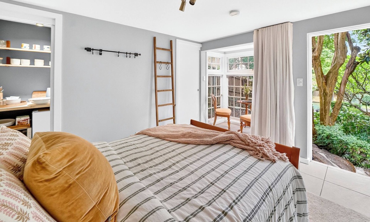 Neutral Bay Apartment | Cozy City Studio I Perfect for couples