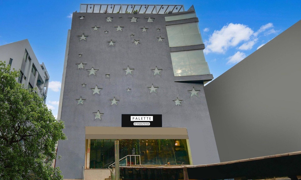 Palasia House | Cozy Deluxe Room at Chappan Market Indore