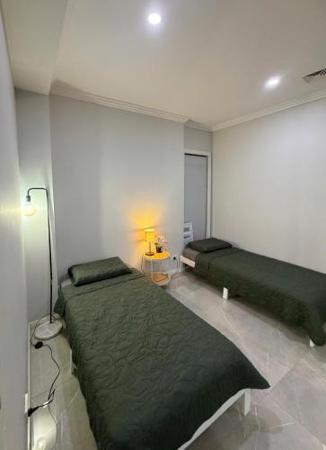 Revesby House | Cozy Twins Room with 2 Comfortable Single Beds