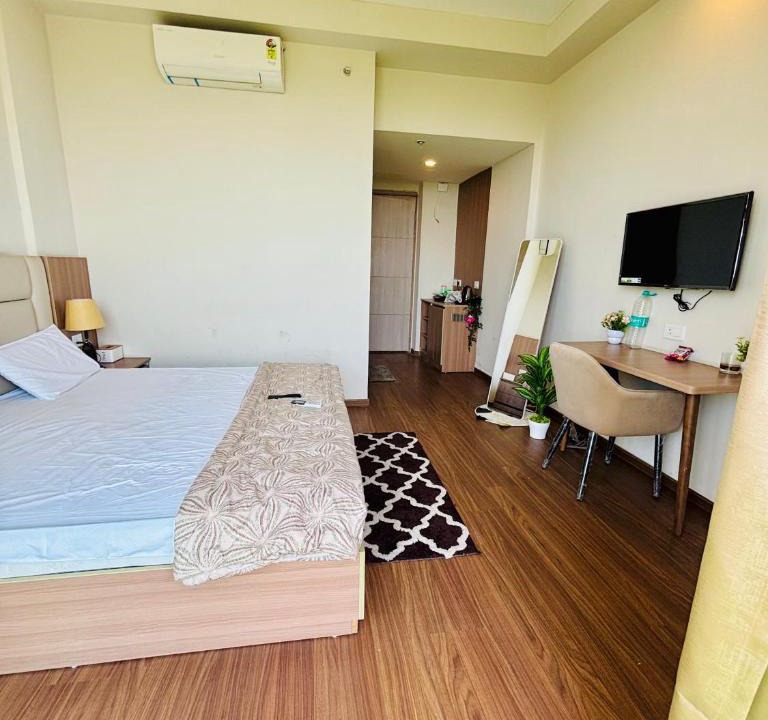 Greater Noida Apartment | CrownLeaf Stays