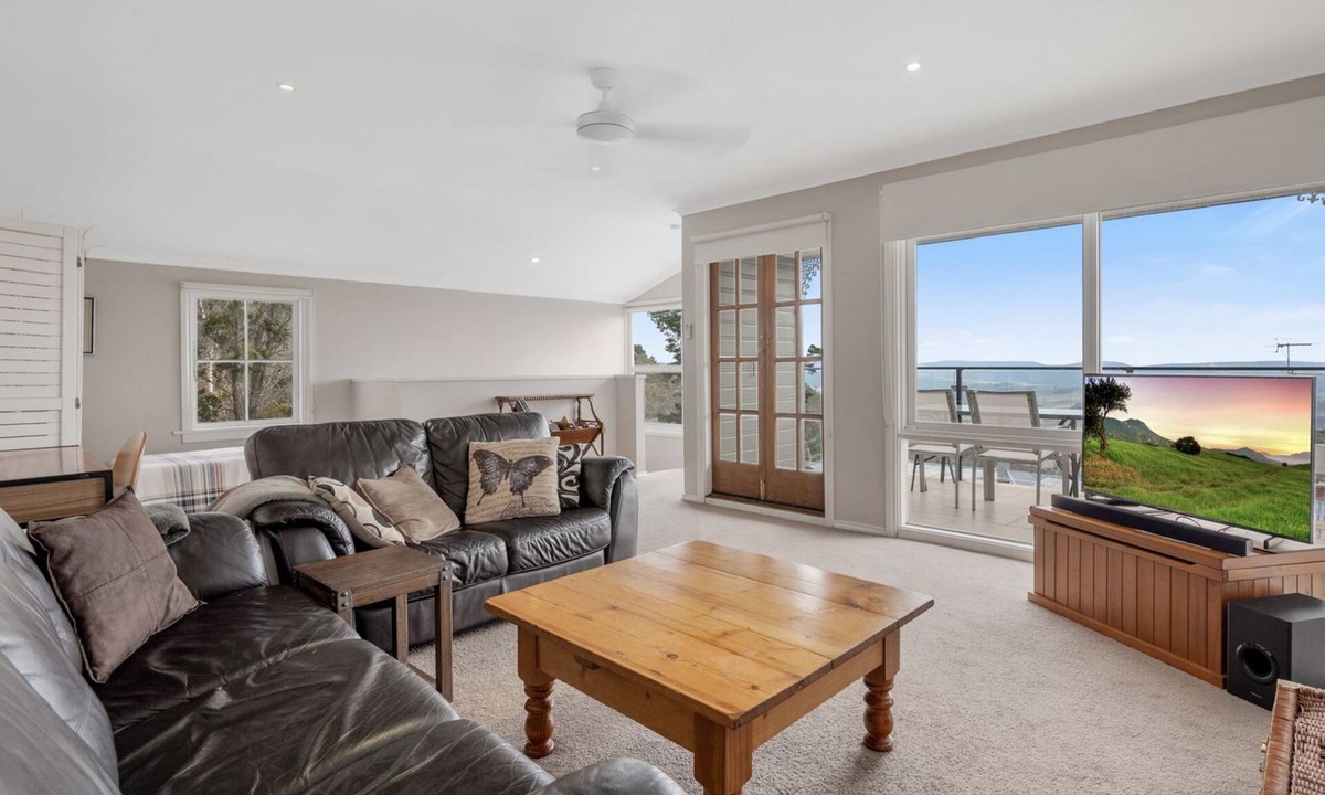 Blackheath House | Currawong Cottage with views