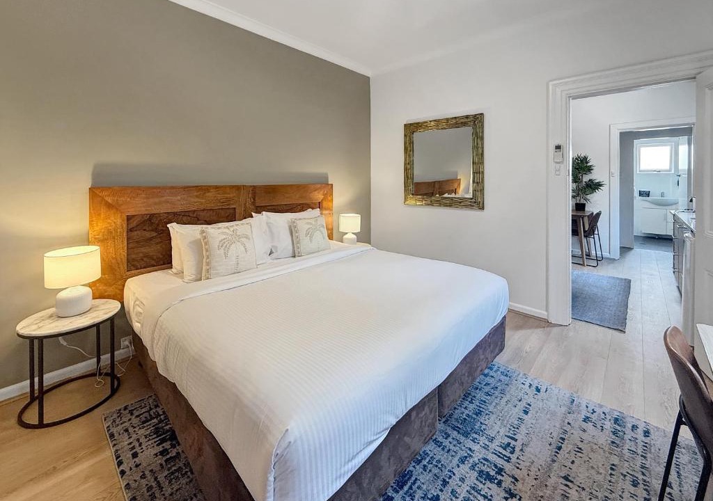 North Sydney Apartment | Cute 1 bedroom with sunny courtyard garden