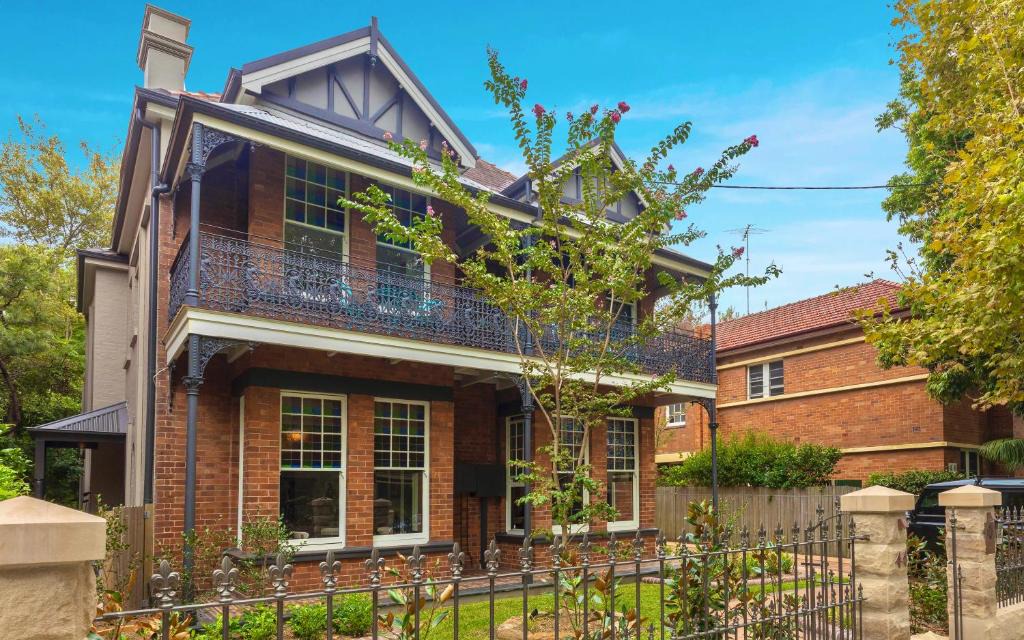 North Sydney Hotel | Dalziel Lodge