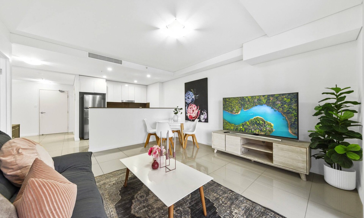 Mascot Apartment | Delightful 3-bedroom apartment with AC in Mascot