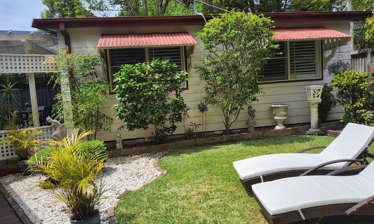 Belrose Cottage | Delightful fully self contained cottage with all amenities included.