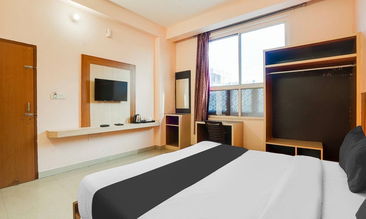 Malviya Nagar House | Deluxe With Twin Bed Hotel Braj Haveli