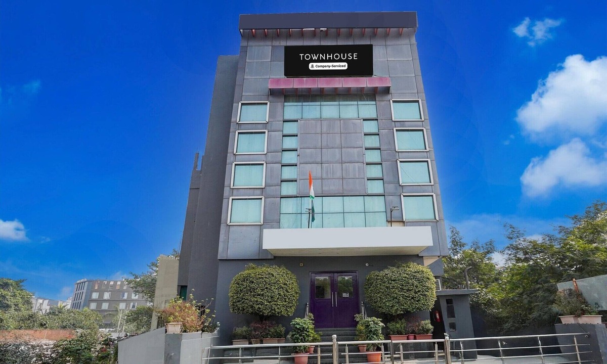 Gomti Nagar House | DeluxeHotel Sunshine
