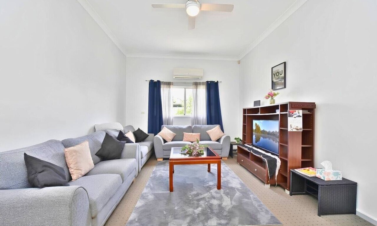 Cessnock House | Discover Cessnock Vineyard Delights - Book Direct