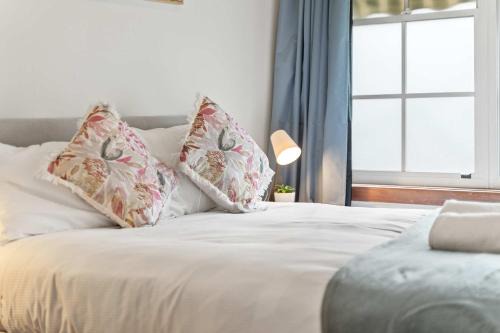 Peakhurst House | Double Room in Peakhurst - Centrally Located - Shared Bathroom