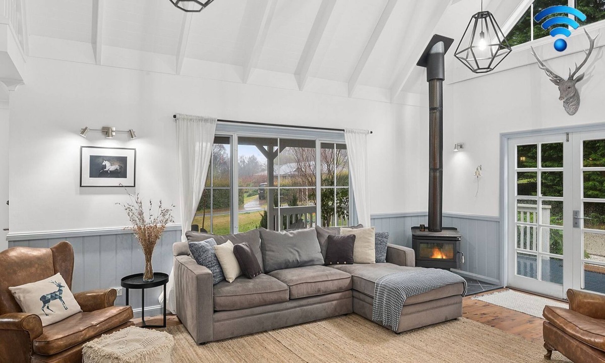 Bundanoon House | Dove Cottage – cosy storybook cottage in a private setting with a fireplace