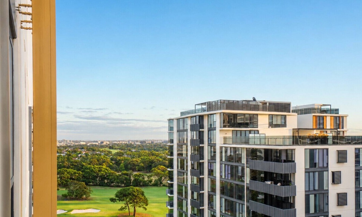 Eastgardens Apartment | Eastgardens 2BR/2BA | 2 Parking + Shops