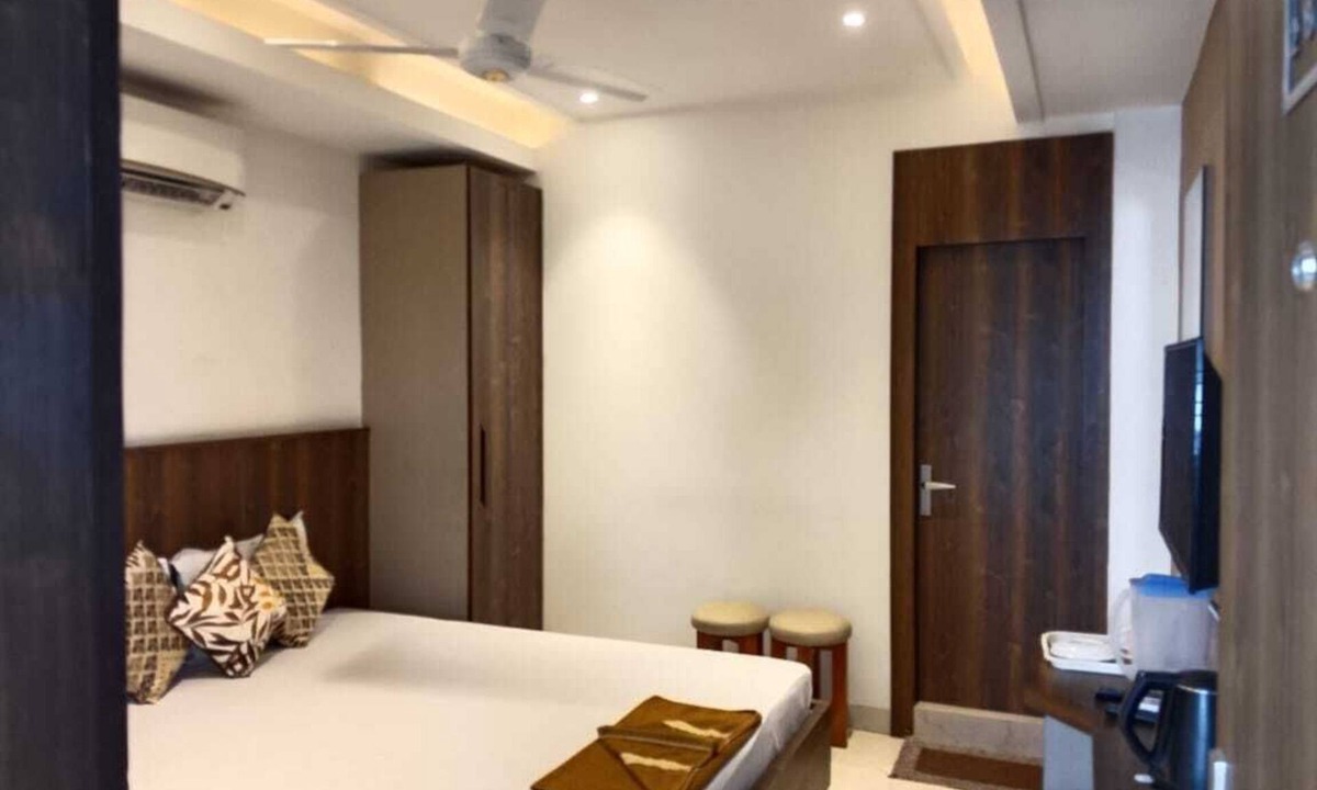 Medinipur Hotel | Eennra Kaansabbati