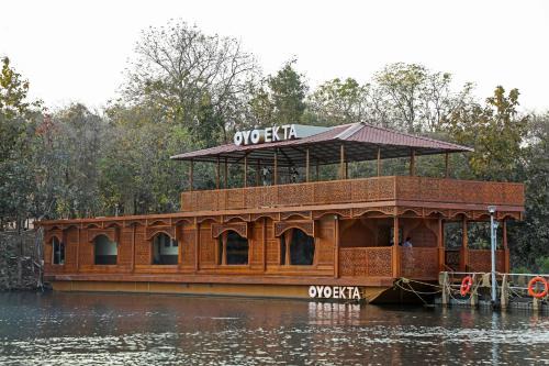 Rajpipla Boat Rental | Ekta Houseboat by CheckIn, Statue of Unity Kevadia
