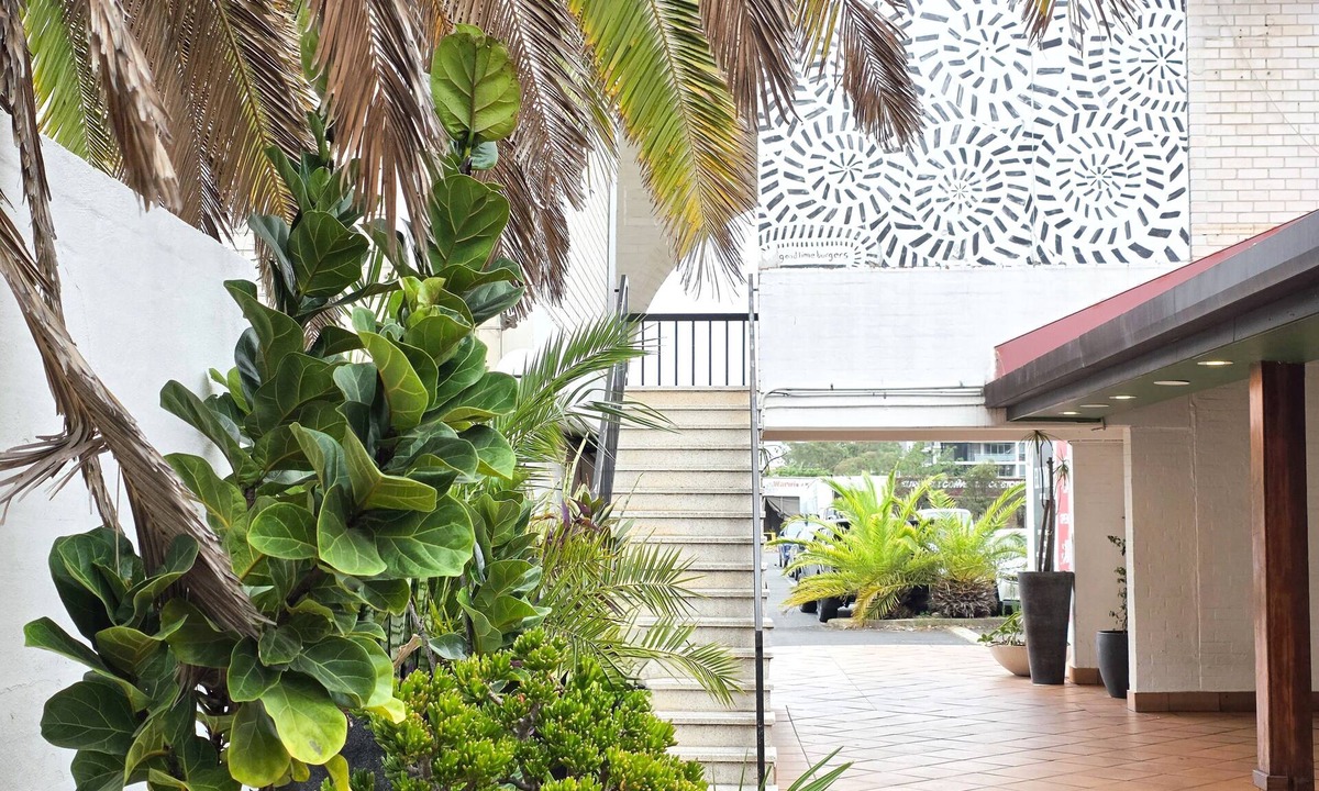 Warwick Farm Hotel | El Toro Motel