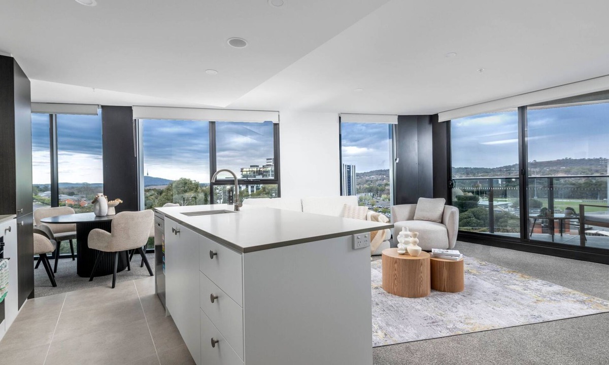 Phillip Apartment | Elegant Retreat with Pool, Gym & Cinema in ACT