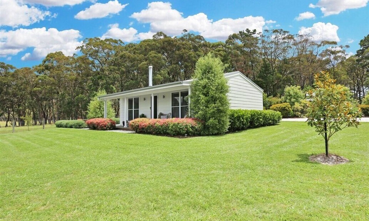 Fitzroy Falls Cottage | Elysium Cottage - A Cosy Retreat with Water Views