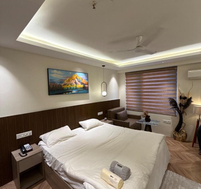 Jaypee Greens Bed & Breakfast | Eminence suites