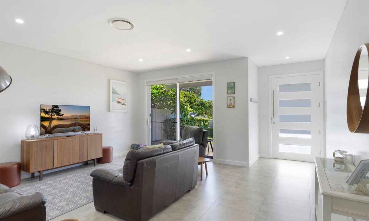 Ettalong Beach House | Escape on Ridge modern 3 bedroom townhouse