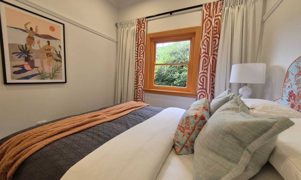 Rose Bay House | Exclusive Rose Bay Bungalow with Designer Interiors & Harbour Proximity