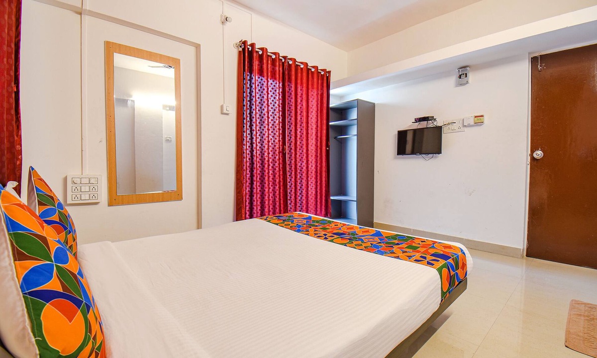 Pune Hotel | Fabexpress Green Leaves
