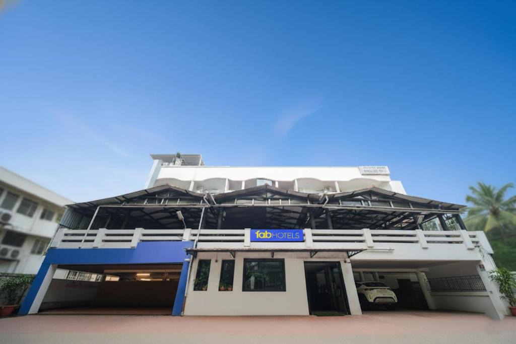 Banjara Hills Hotel | FabHotel A&M - Nr LV Prasad Institute, Banjara Hills