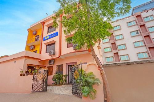 Patia Hotel | FabHotel Aditya Guest House 3