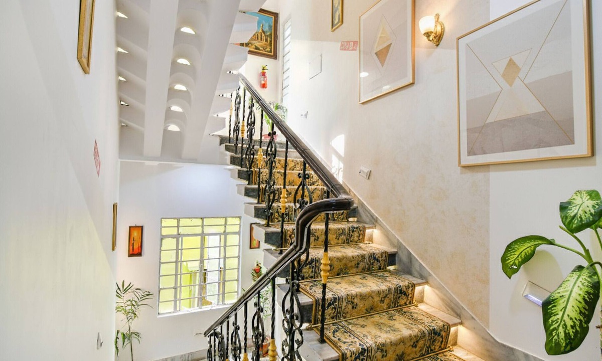 Sector 1 Hotel | FabHotel Astoria House