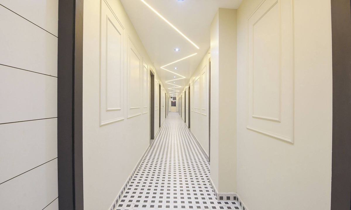 Delhi Hotel | FabHotel Eminence Grand