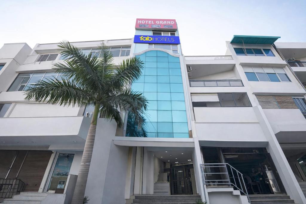 Govindpuri Hotel | FabHotel Grand