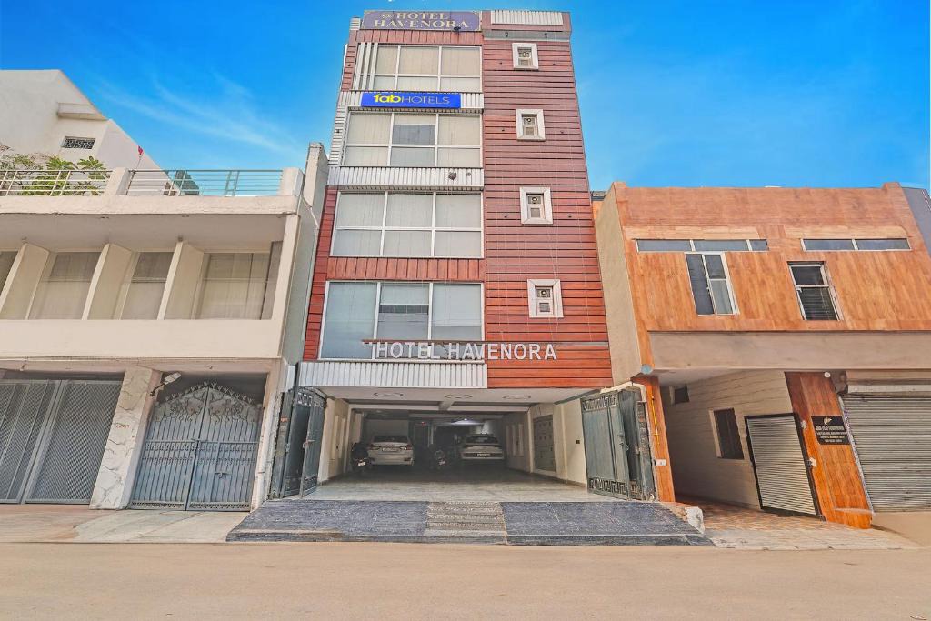 Delhi Hotel | FabHotel Havenora - Nr Maharani Bagh