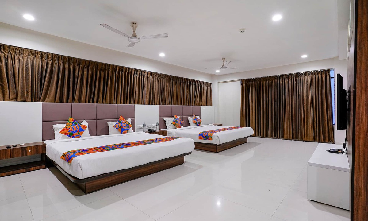 Surat Hotel | Fabhotel La Victoria