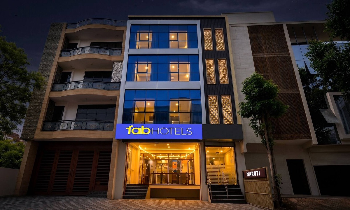 Malviya Nagar Hotel | FabHotel Maruti - Near Jawahar Circle, Patrika Gate