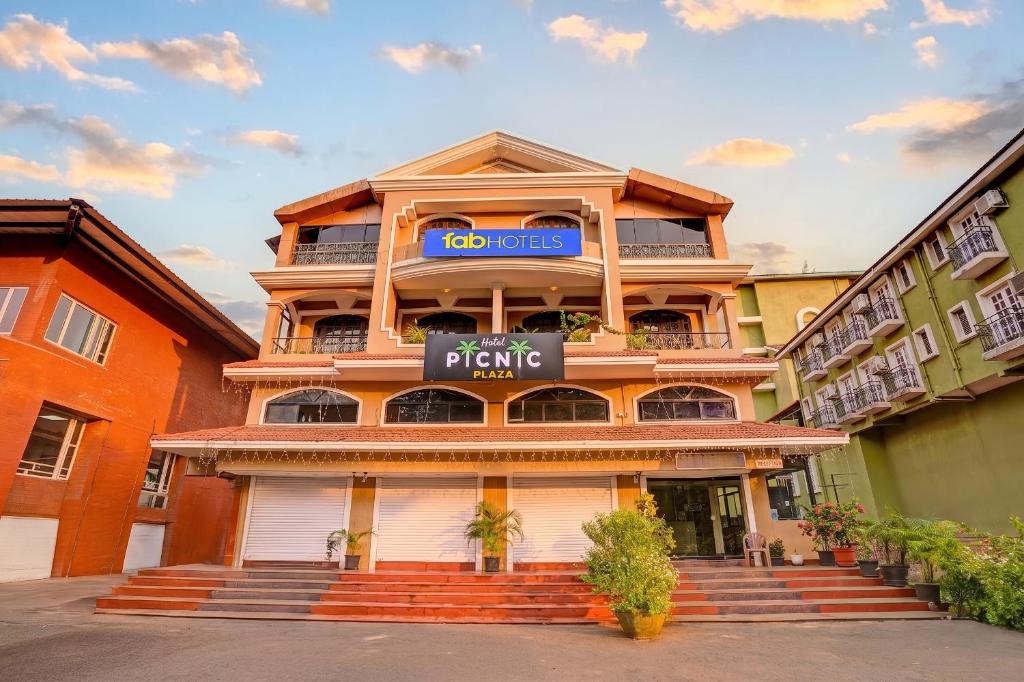 Penha de Franรงa Hotel | FabHotel Picnic Plaza - Nr Mall De Goa, Porvorim