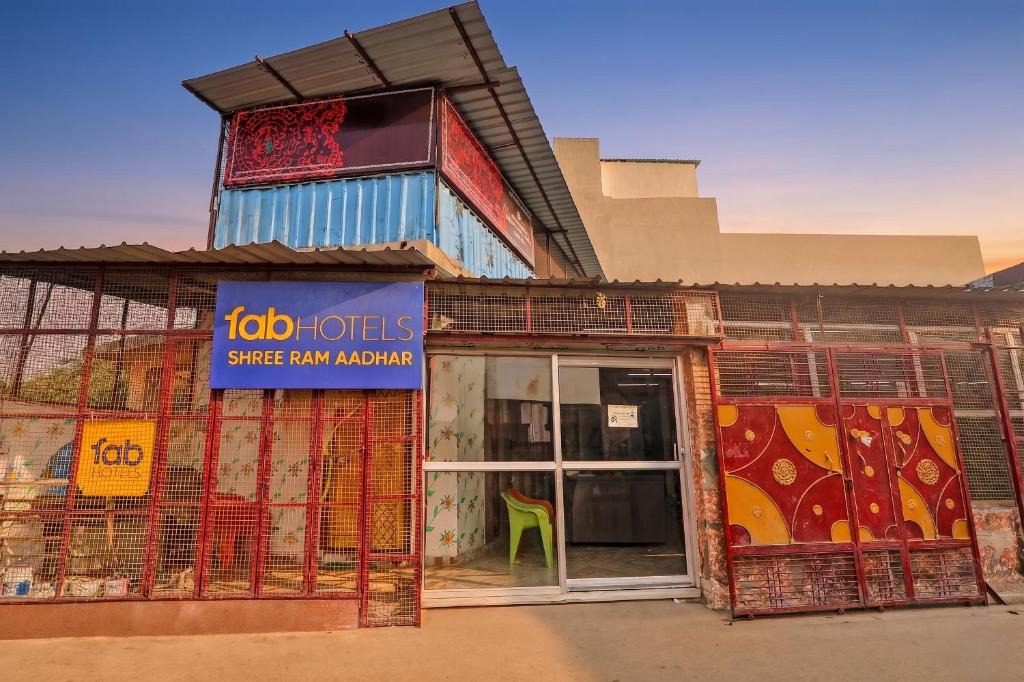 Faizabad Hotel | FabHotel Shree Ram Aadhar 900 Mtr from Ram mandir