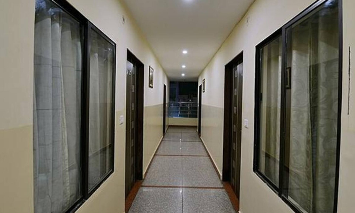 Raja Park Hotel | Fabhotel Sky Heights