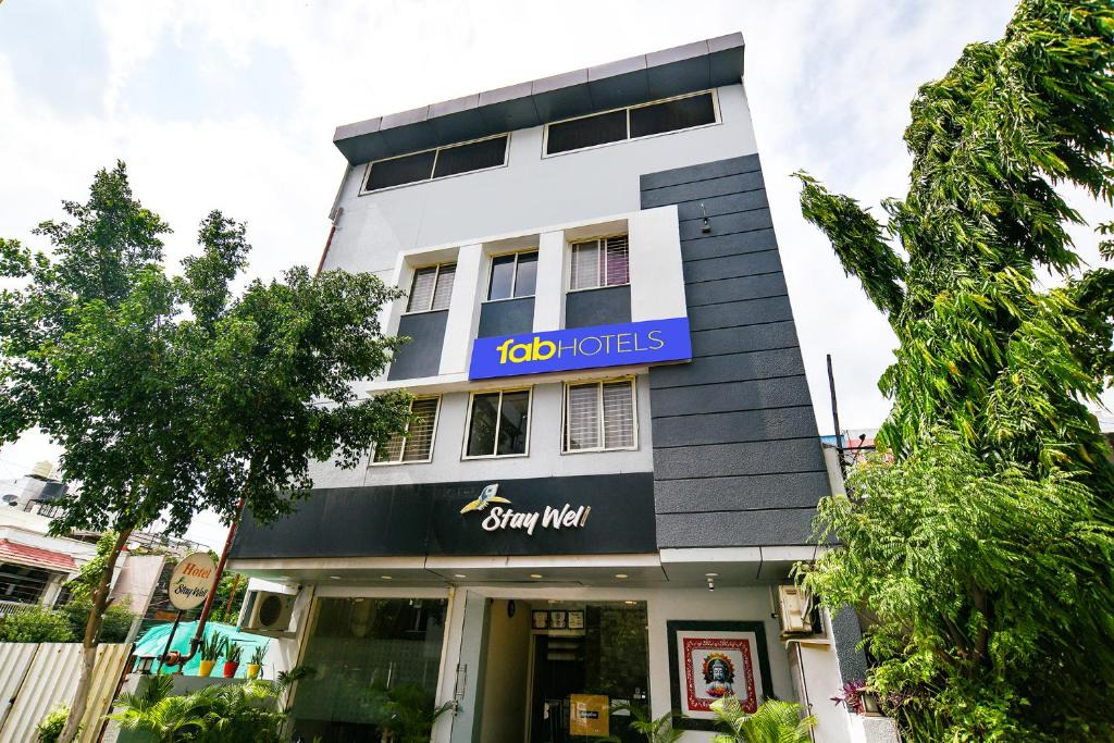 Bhanvarkuan Hotel | FabHotel Staywell