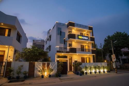 Sushant Lok Hotel | FabHotel The Mple Stays - Nr Leisure Valley Park, Iffco Chowk